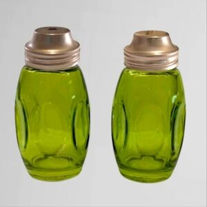VINTAGE AIRKO MID CENTURY AVOCADO GREEN THUMBPRINT GLASS SALT & PEPPER SHAKERS